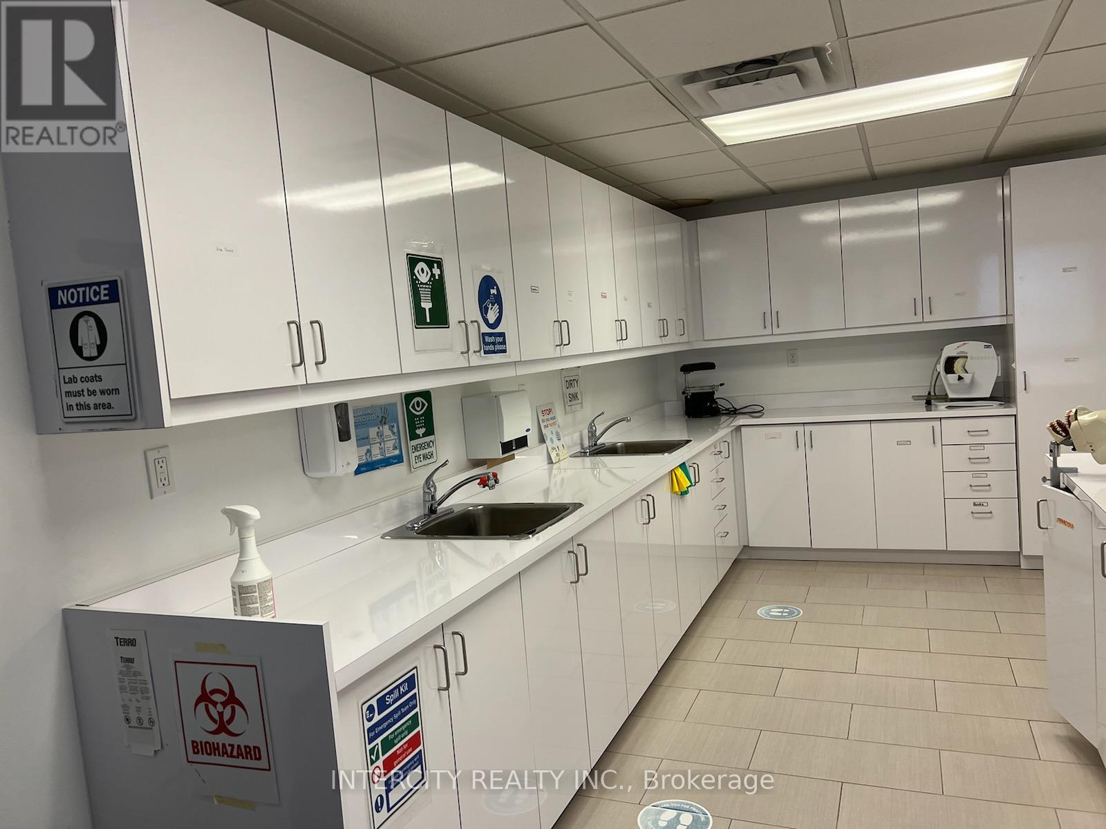 200 - 20 Eglinton Avenue E Property Photo 7