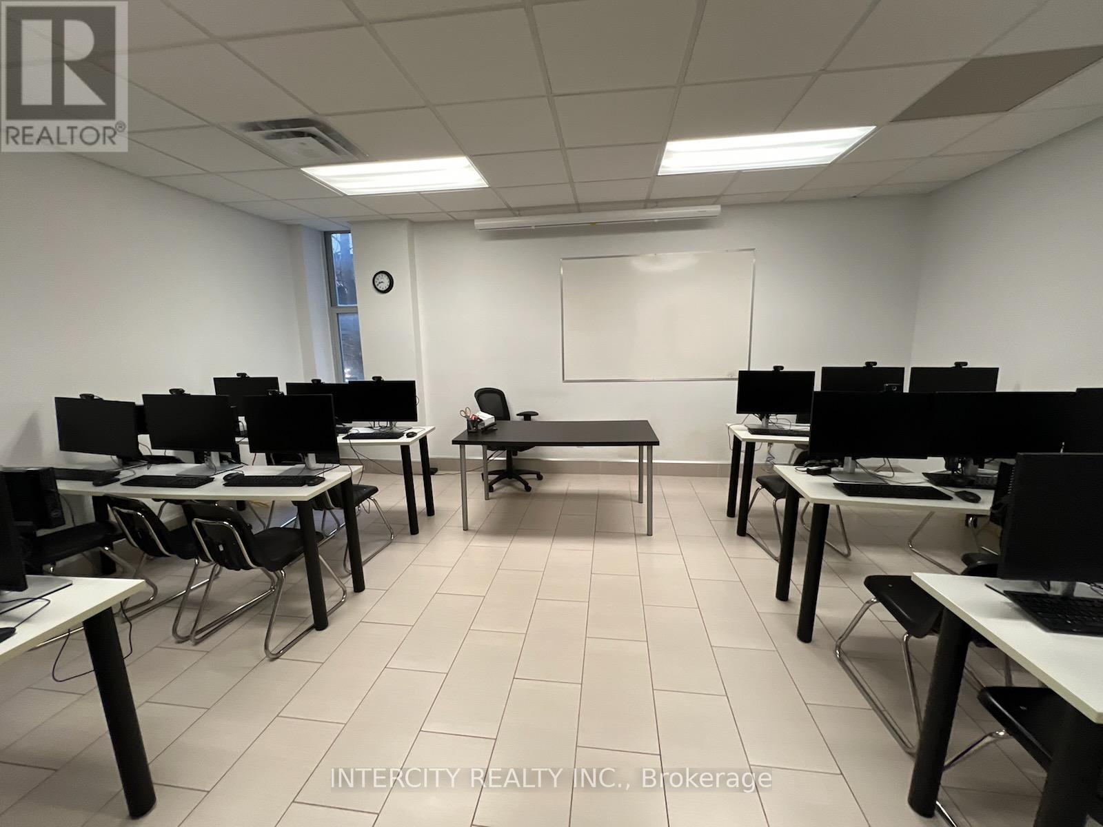 200 - 20 Eglinton Avenue E Property Photo 9