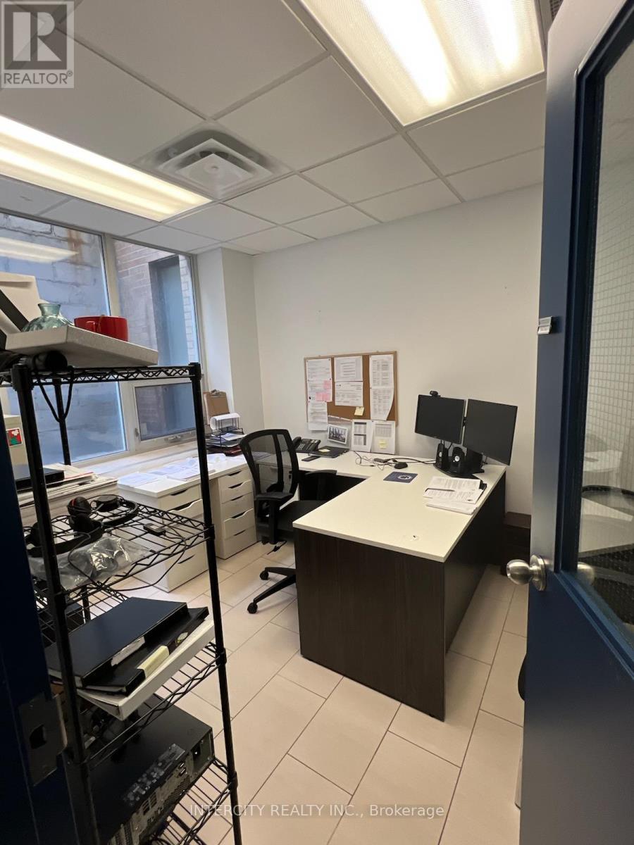 200 - 20 Eglinton Avenue E Property Photo 11