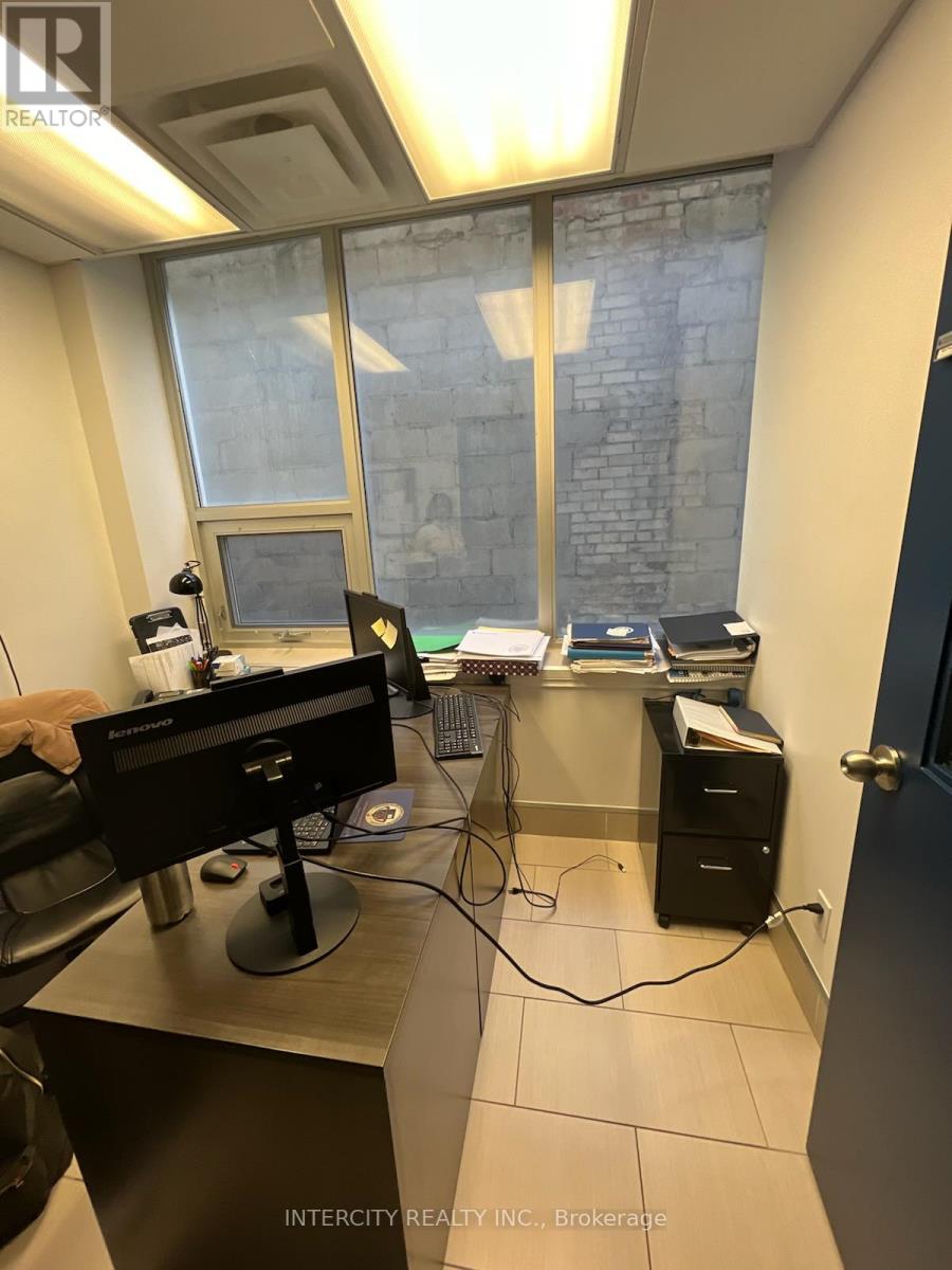 200 - 20 Eglinton Avenue E Property Photo 12