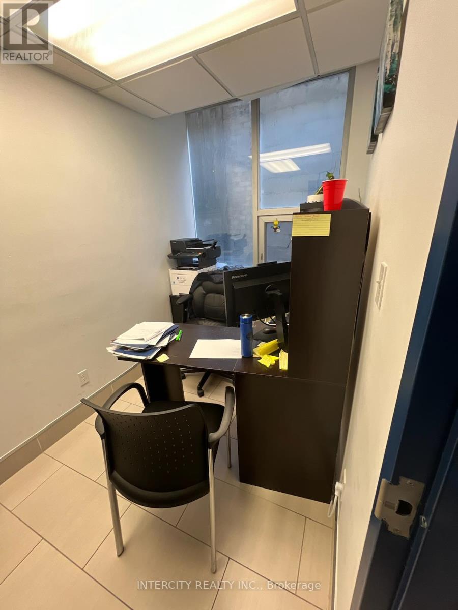 200 - 20 Eglinton Avenue E Property Photo 13