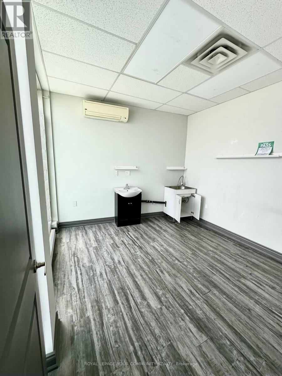100 S - 80 Finch Avenue W Property Photo 4