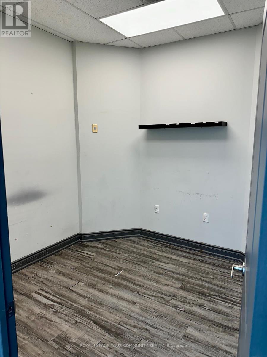 100 S - 80 Finch Avenue W Property Photo 5