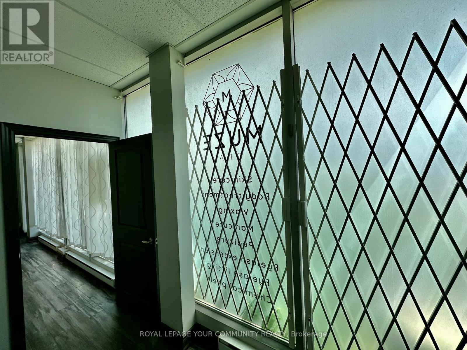 100 S - 80 Finch Avenue W Property Photo 6