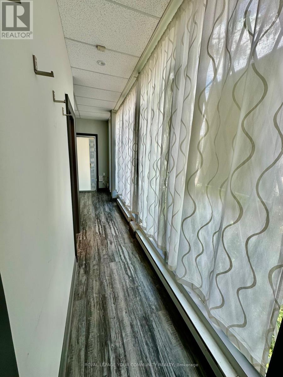 100 S - 80 Finch Avenue W Property Photo 7