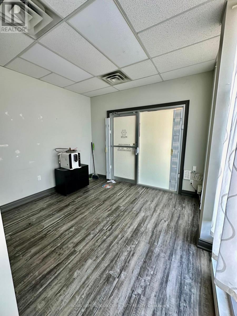 100 S - 80 Finch Avenue W Property Photo 9