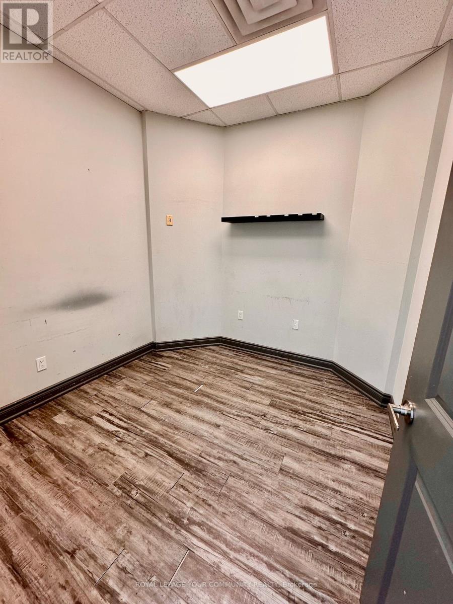 100 S - 80 Finch Avenue W Property Photo 10