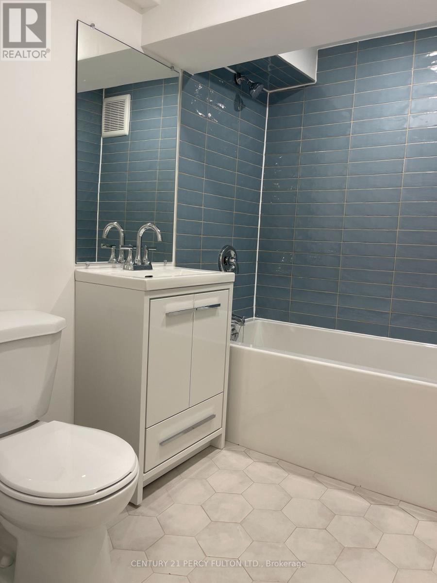#1 - 356 Walmer Road Property Photo 6