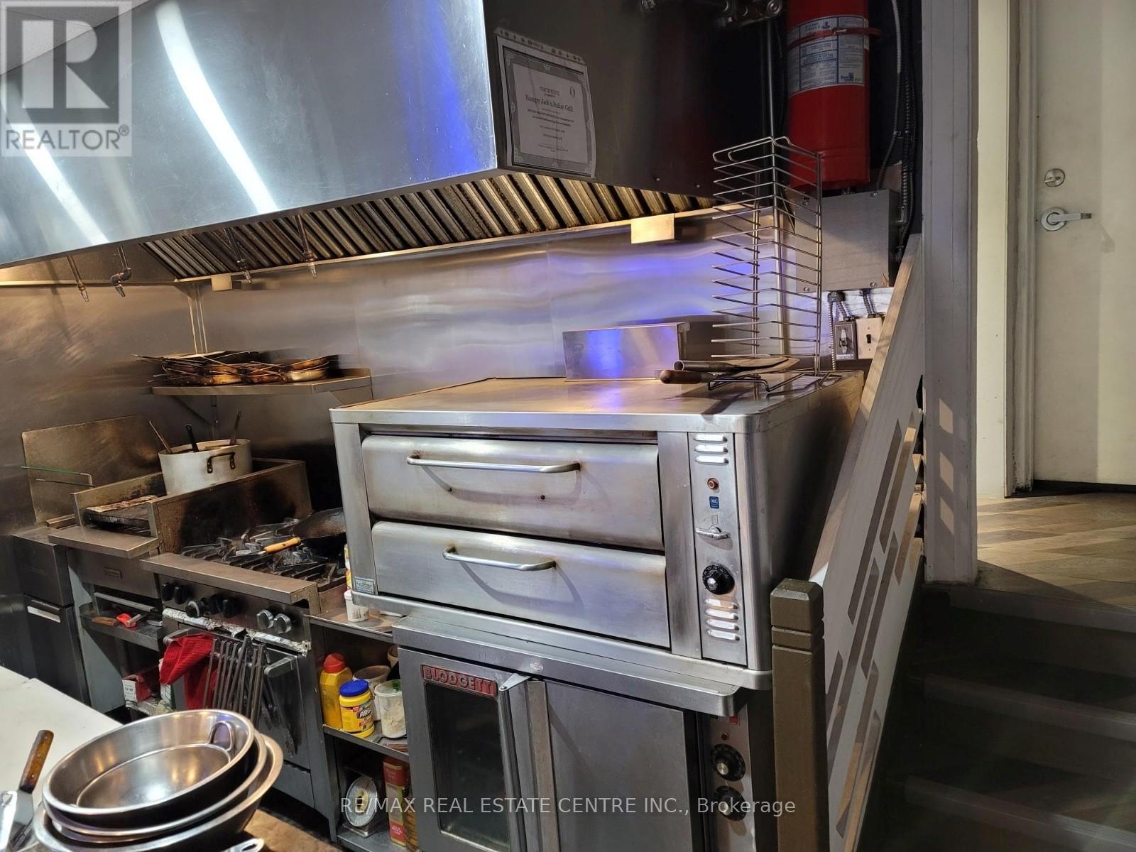 820 St.clair Avenue Property Photo 1
