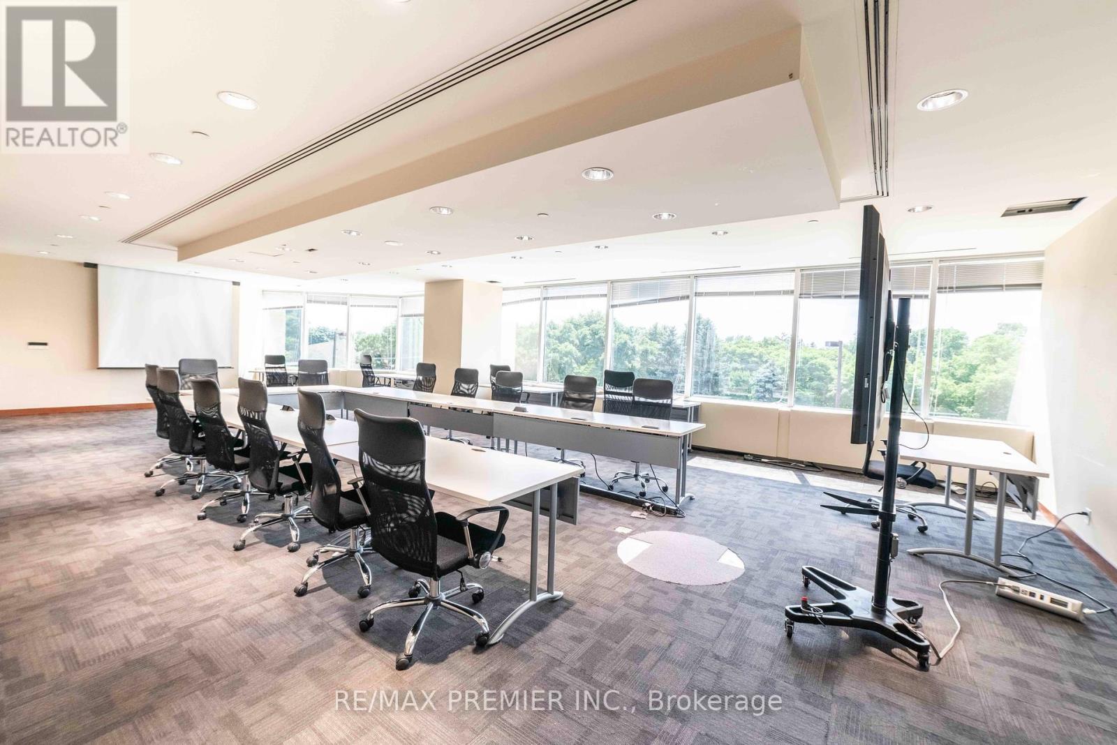 300-22 - 25 Sheppard Avenue W Property Photo 3