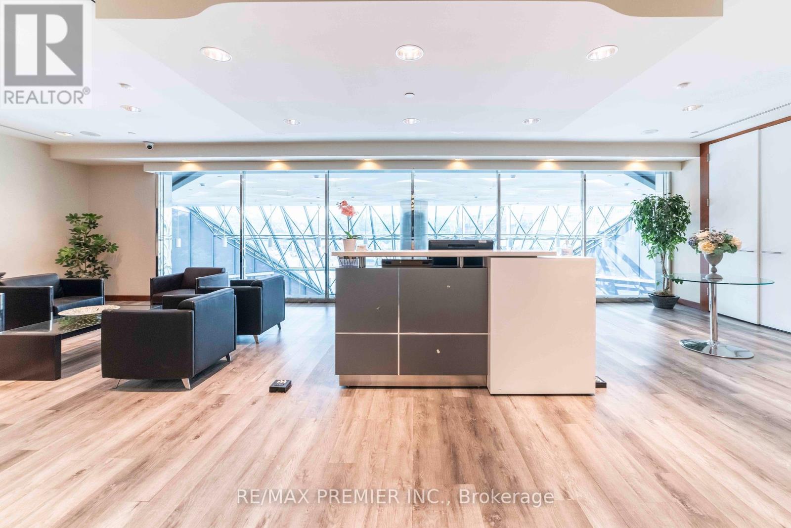 300-22 - 25 Sheppard Avenue W Property Photo 5