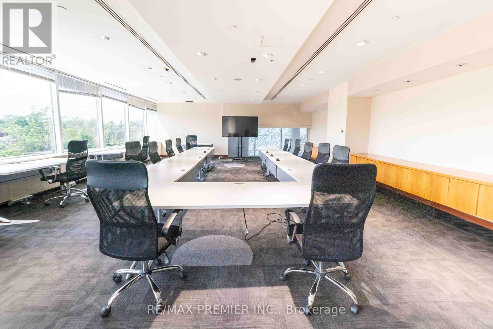 300-22 - 25 Sheppard Avenue W Property Photo 6