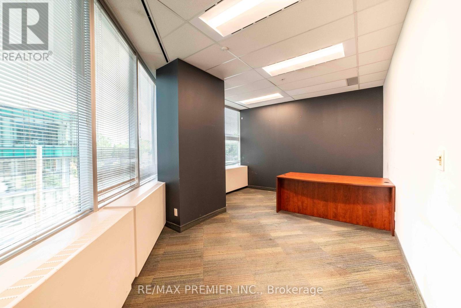 300-22 - 25 Sheppard Avenue W Property Photo 11