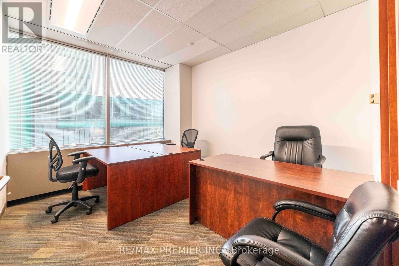 300-22 - 25 Sheppard Avenue W Property Photo 12