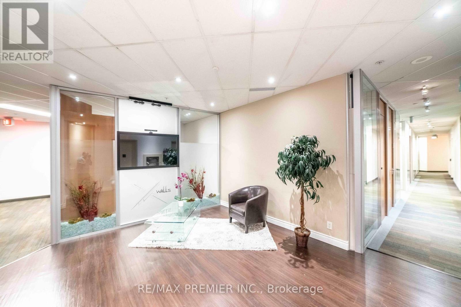 300-22 - 25 Sheppard Avenue W Property Photo 14
