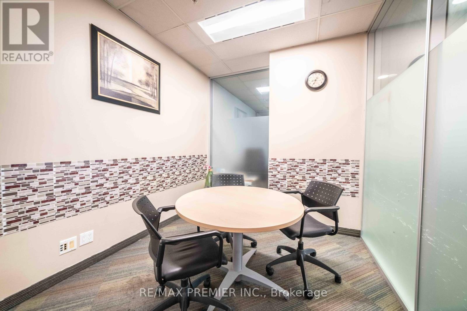 300-22 - 25 Sheppard Avenue W Property Photo 15