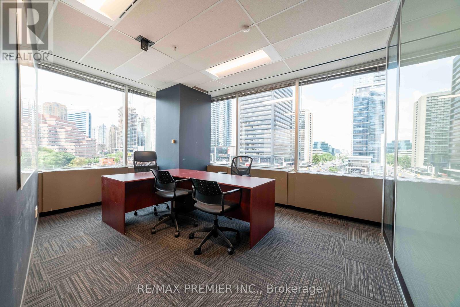 300-22 - 25 Sheppard Avenue W Property Photo 16