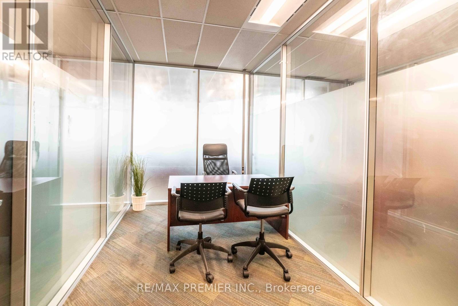 300-22 - 25 Sheppard Avenue W Property Photo 18
