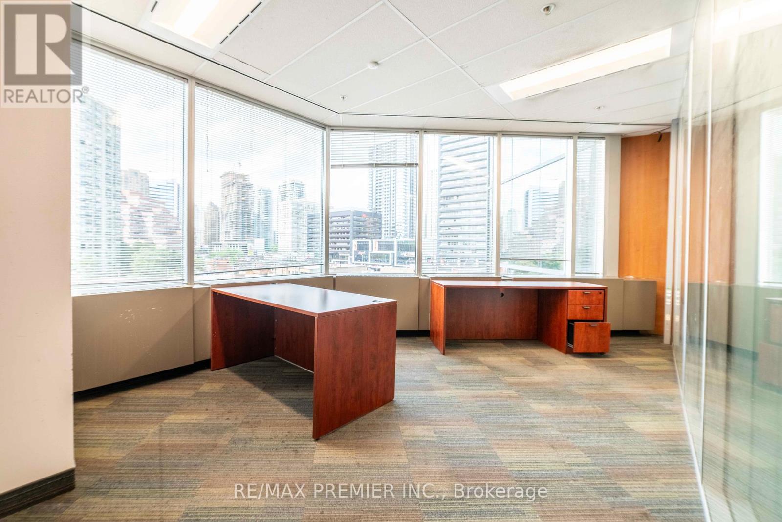 300-22 - 25 Sheppard Avenue W Property Photo 20