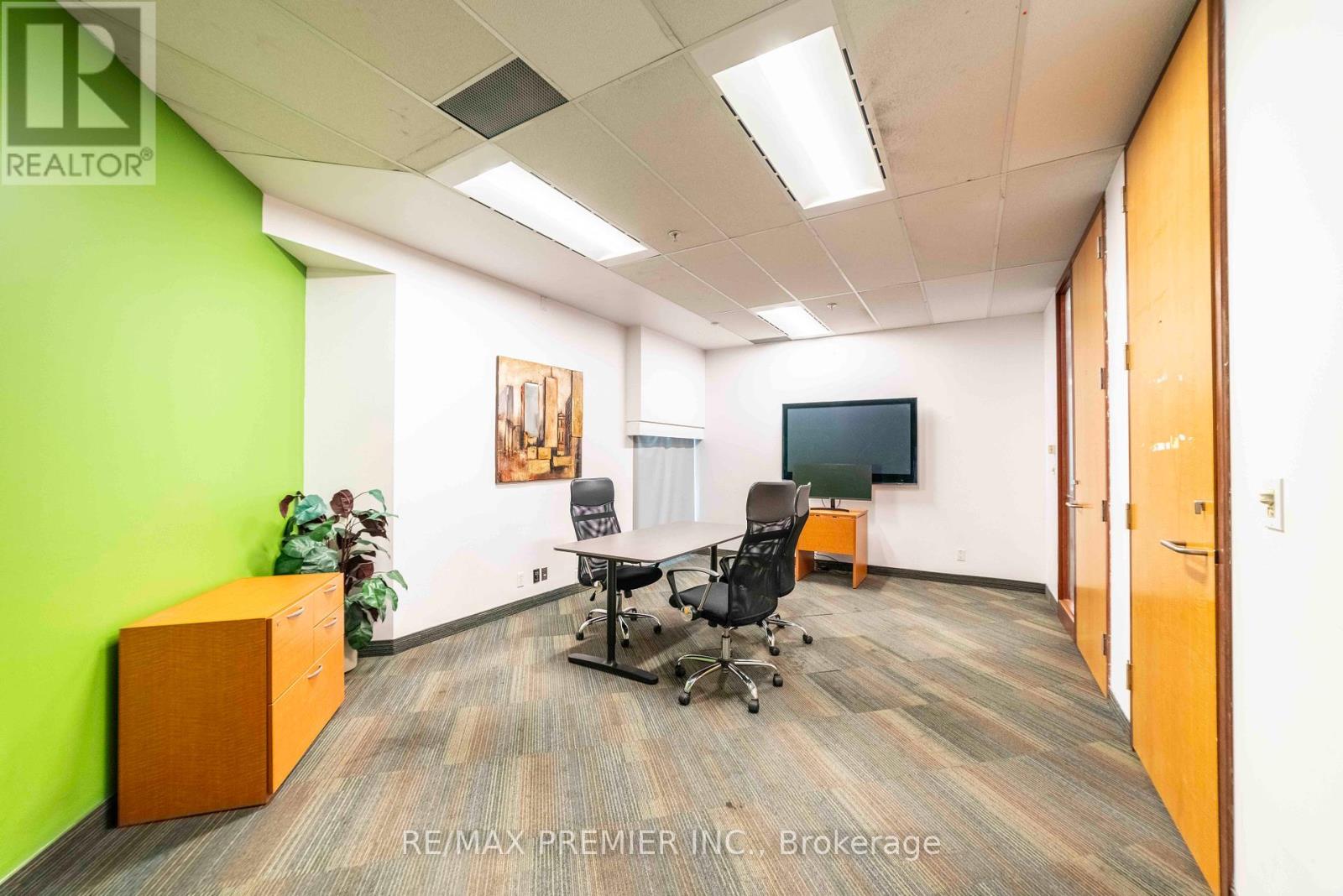 300-22 - 25 Sheppard Avenue W Property Photo 22