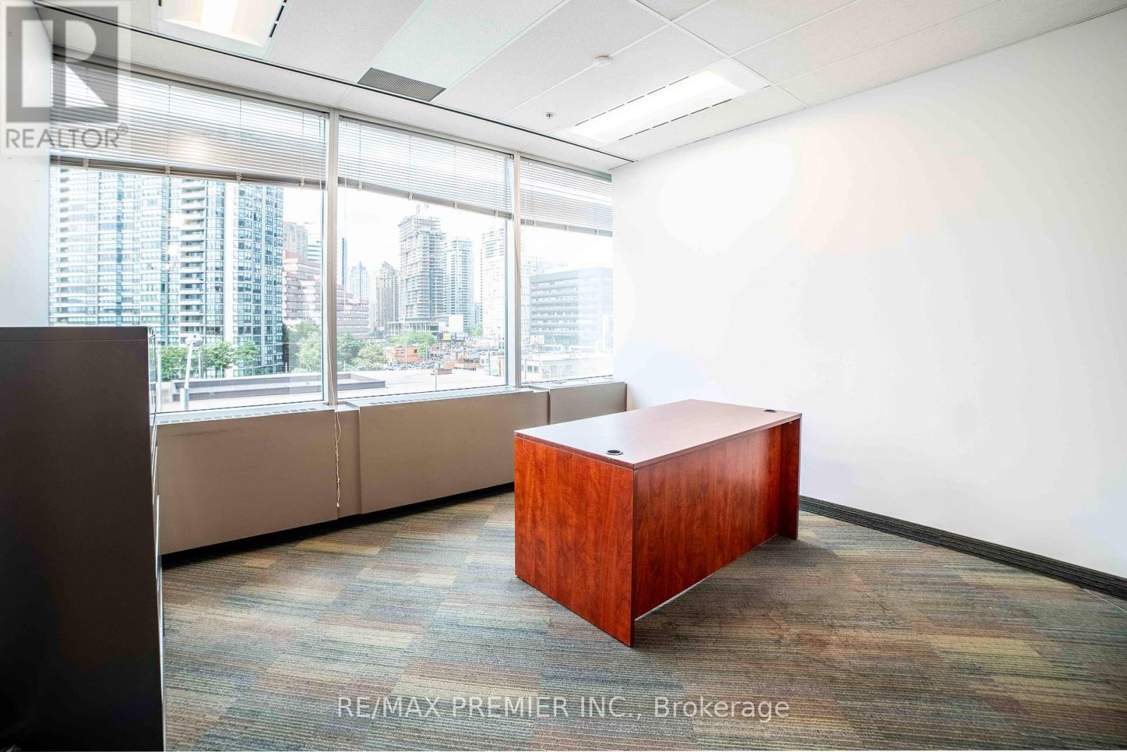 300-22 - 25 Sheppard Avenue W Property Photo 24