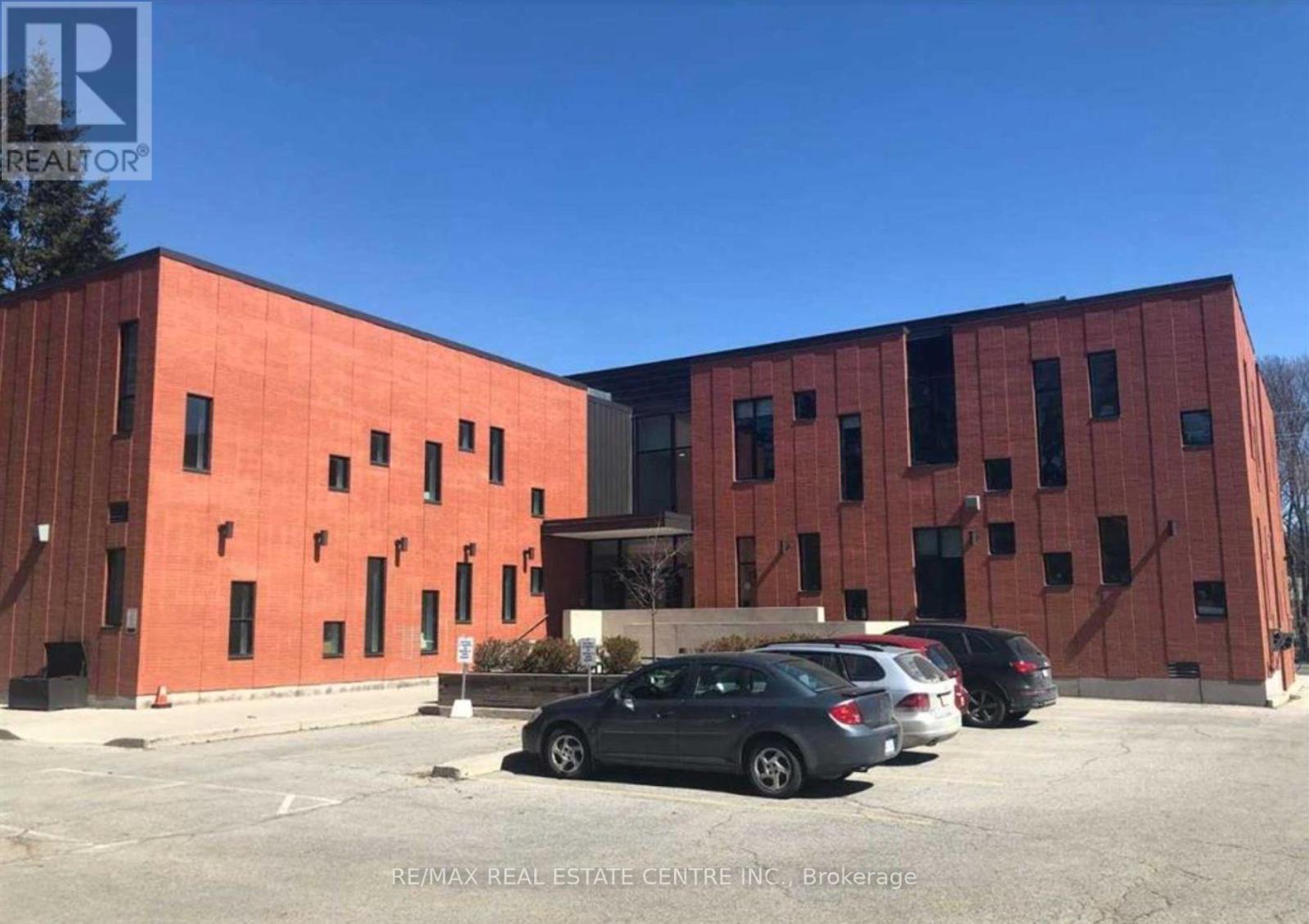 208&211 - 2454 Bayview Avenue Property Photo 5