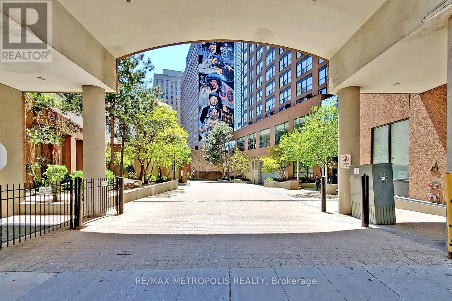 1804 - 7 Carlton Street Property Photo 3