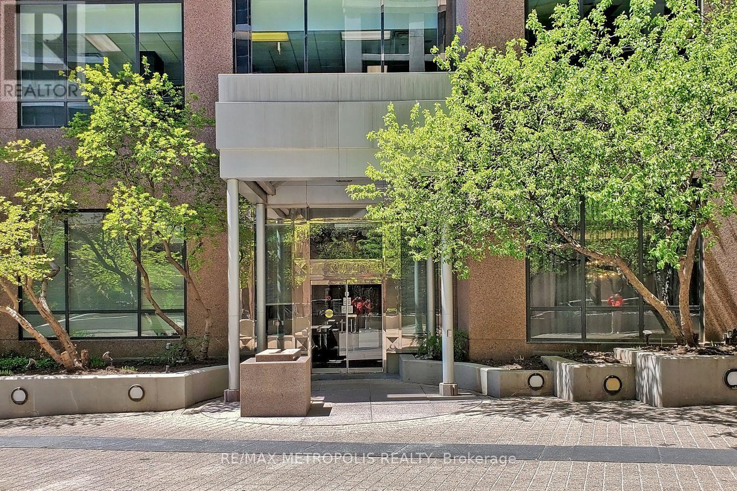 1804 - 7 Carlton Street Property Photo 5