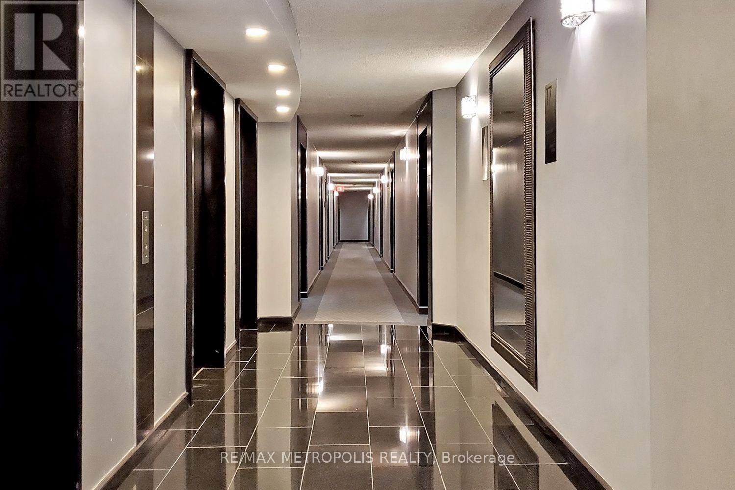 1804 - 7 Carlton Street Property Photo 11