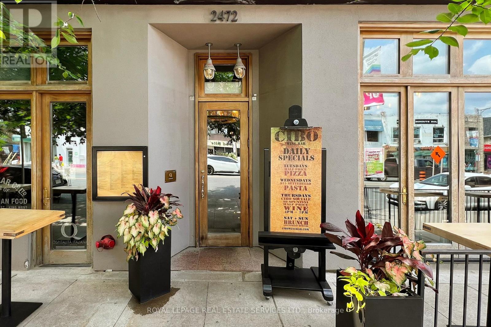 2472 Yonge Street Property Photo 2