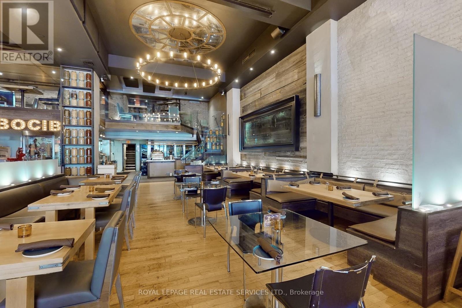 2472 Yonge Street Property Photo 4