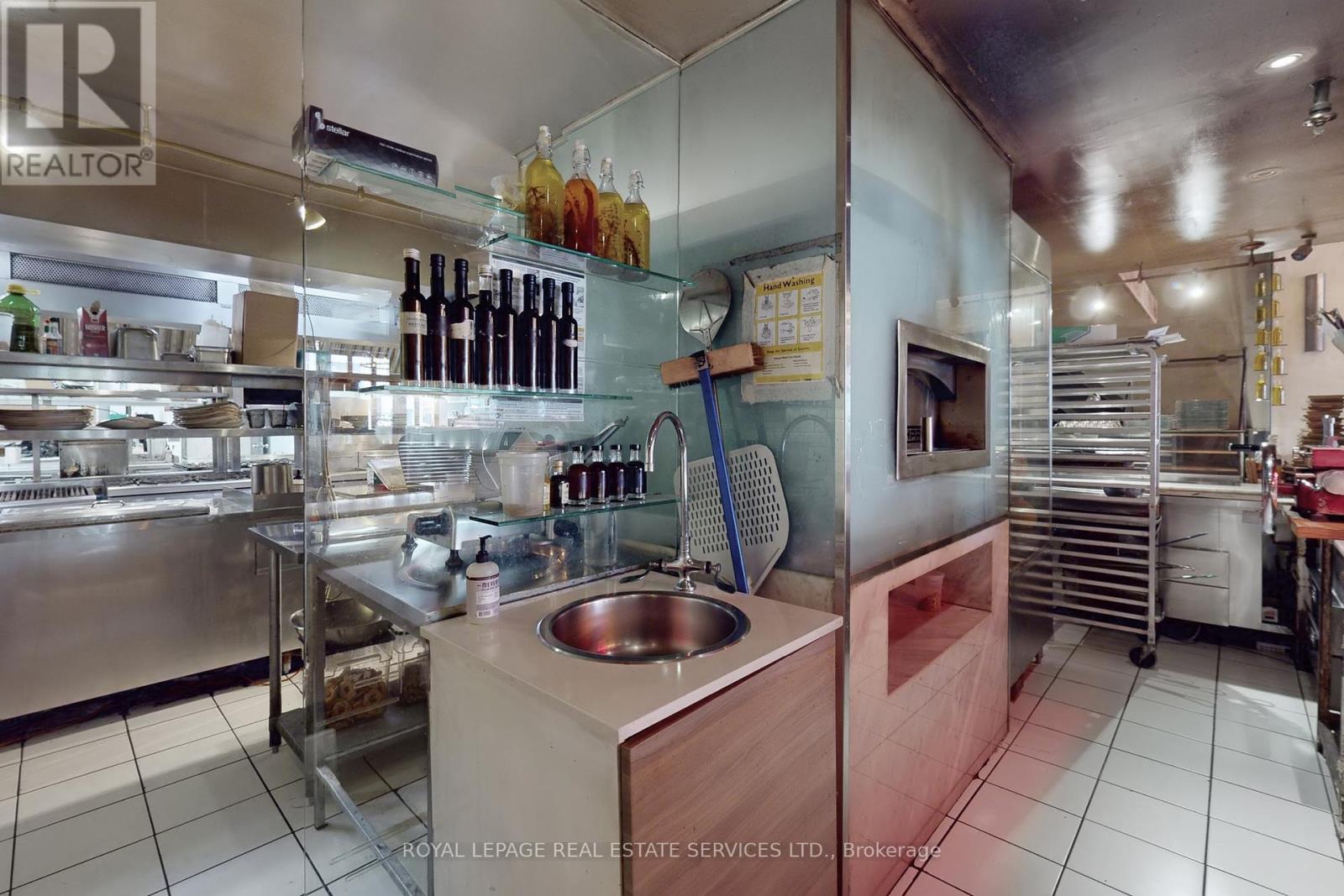 2472 Yonge Street Property Photo 26