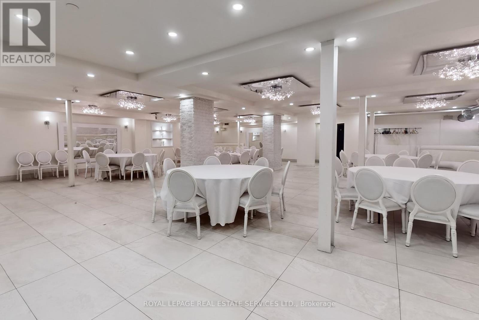2472 Yonge Street Property Photo 33