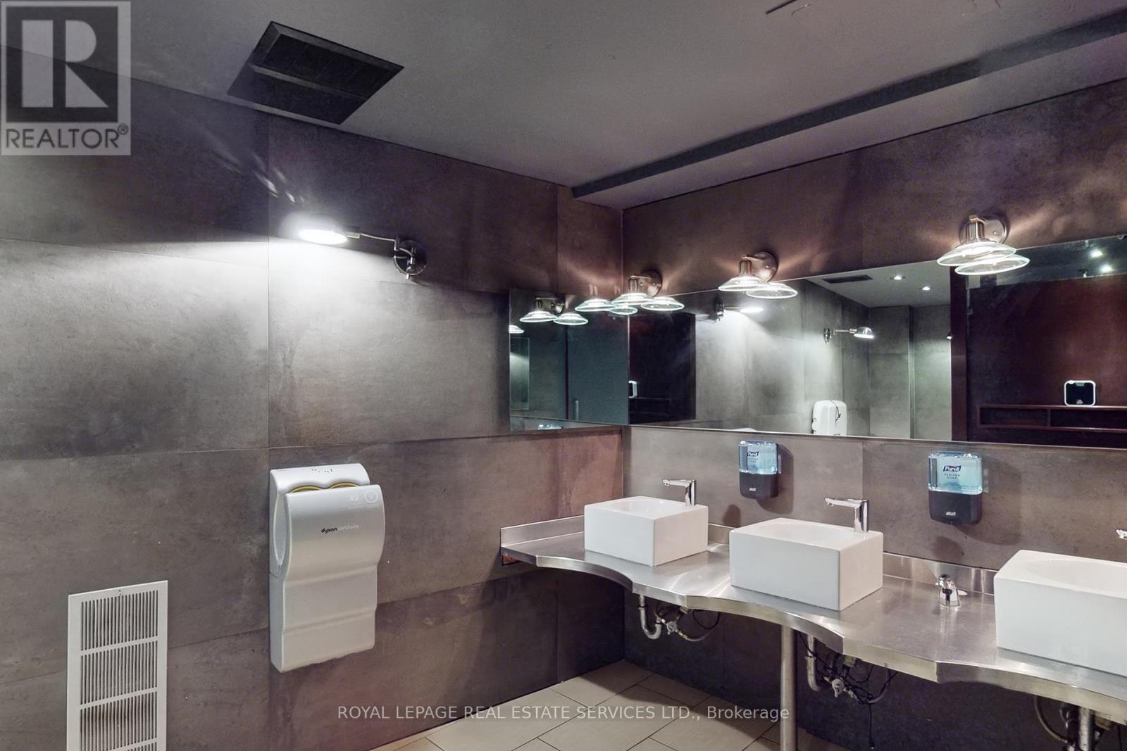 2472 Yonge Street Property Photo 35