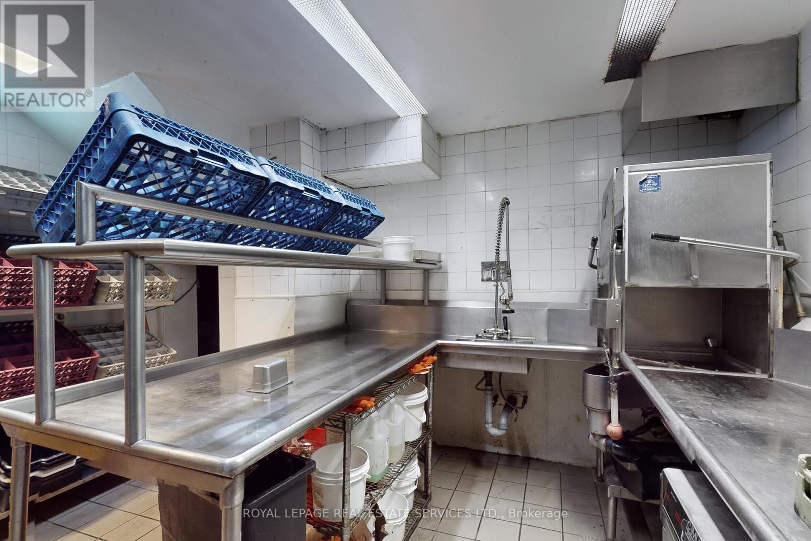 2472 Yonge Street Property Photo 36