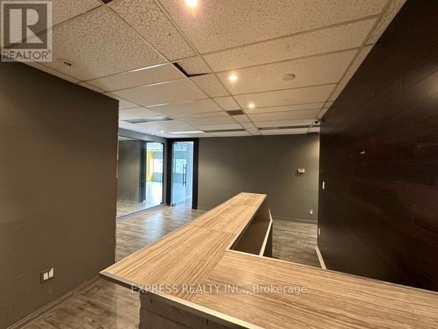302 - 121 Willowdale Avenue Property Photo 4