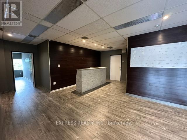 302 - 121 Willowdale Avenue Property Photo 5