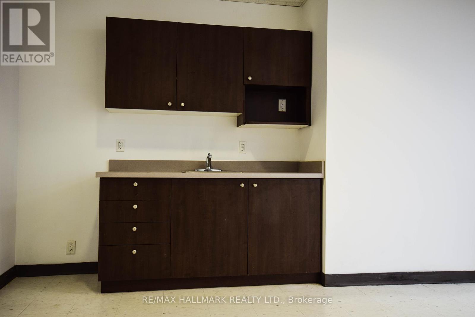 501 - 685 Sheppard Avenue E Property Photo 7