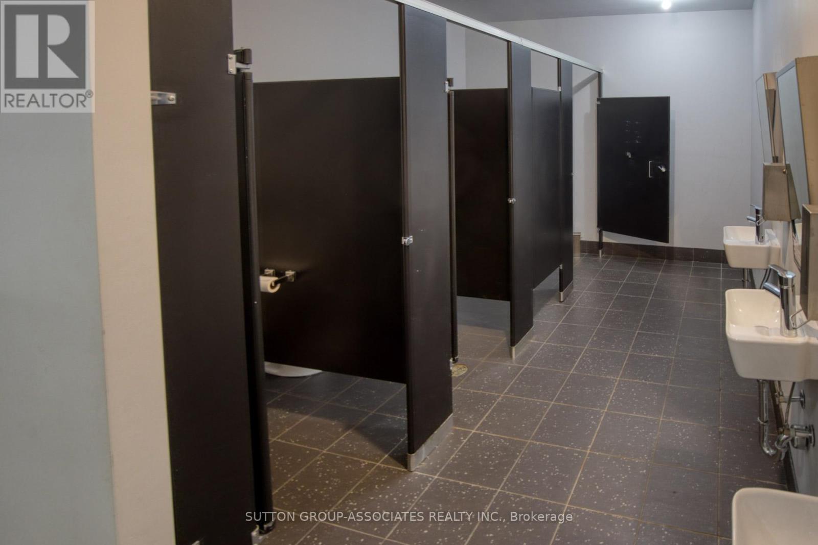 2nd - 393 King Street W Property Photo 15