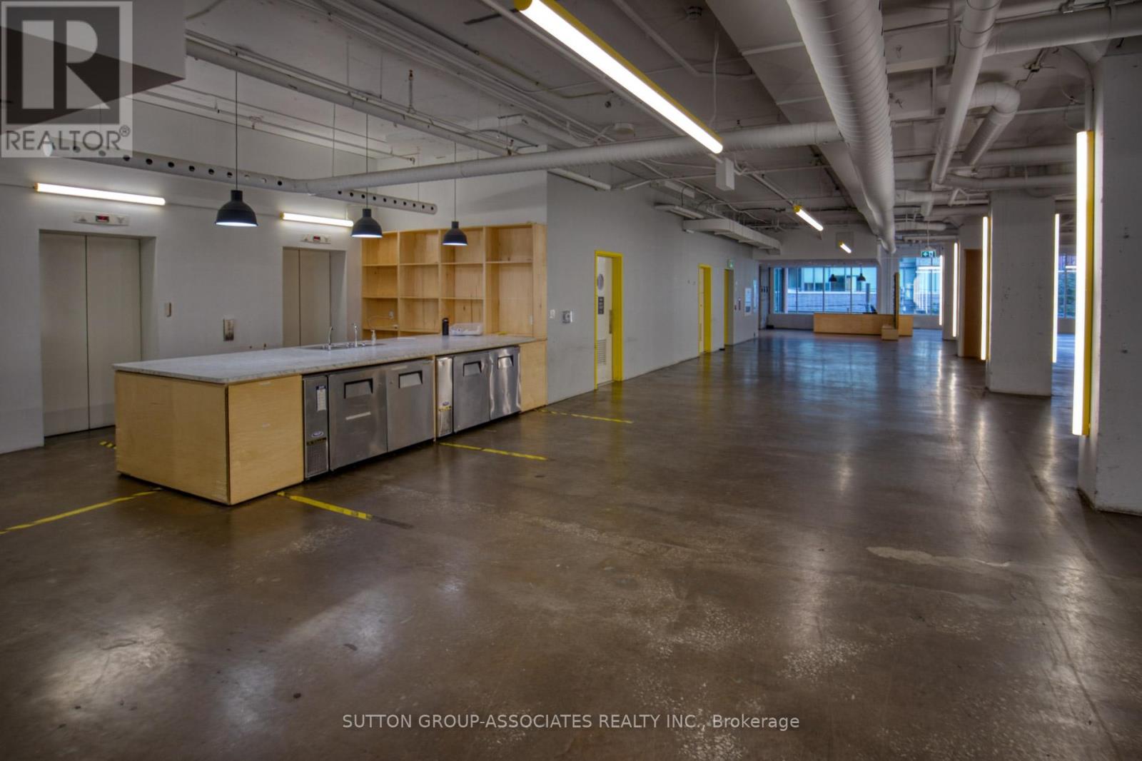 2nd - 393 King Street W Property Photo 18