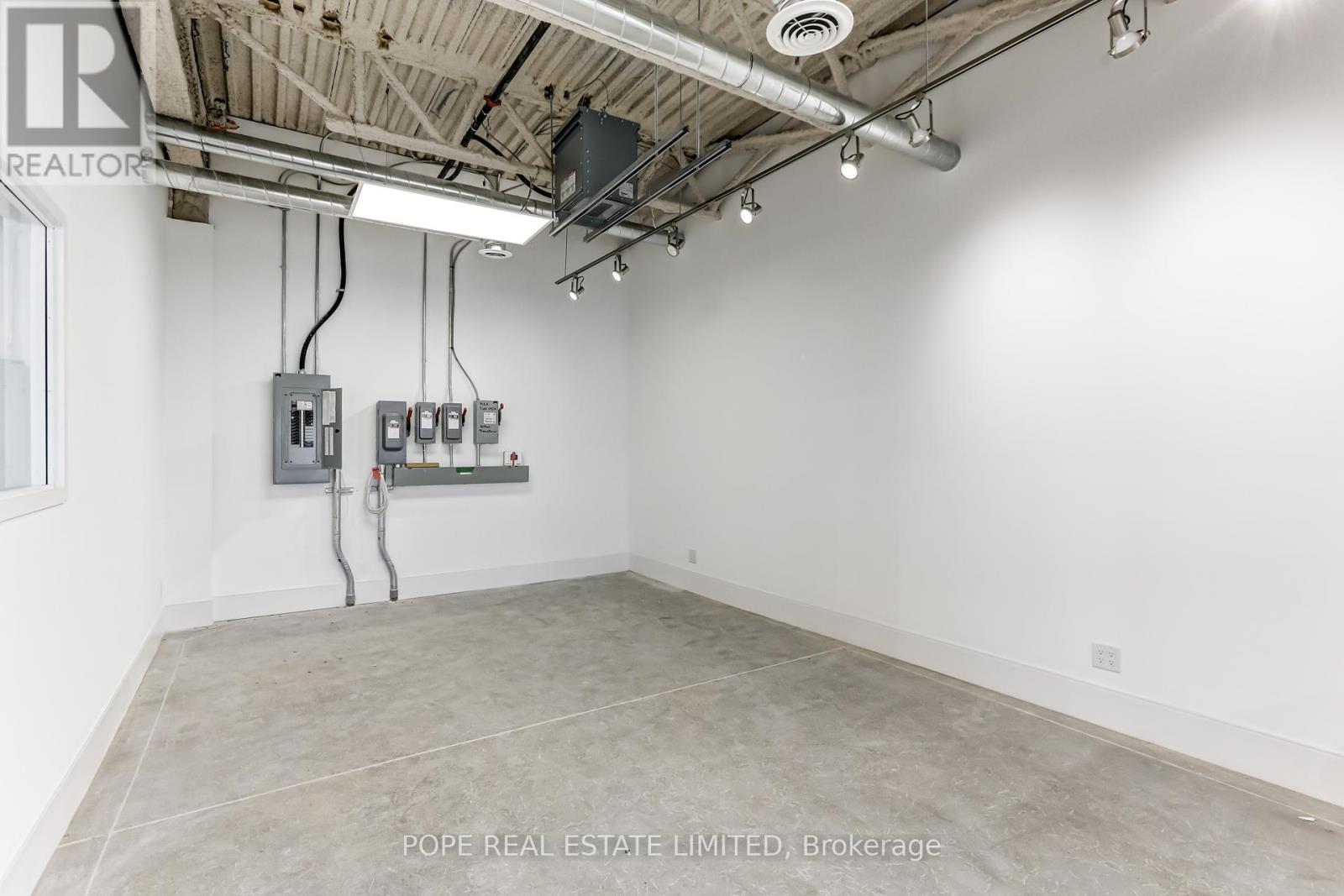 105&106 - 52 Scarsdale Road Property Photo 32