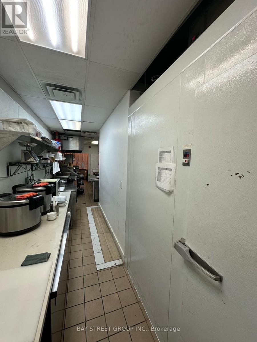#100 - 510 Yonge Street Property Photo 7