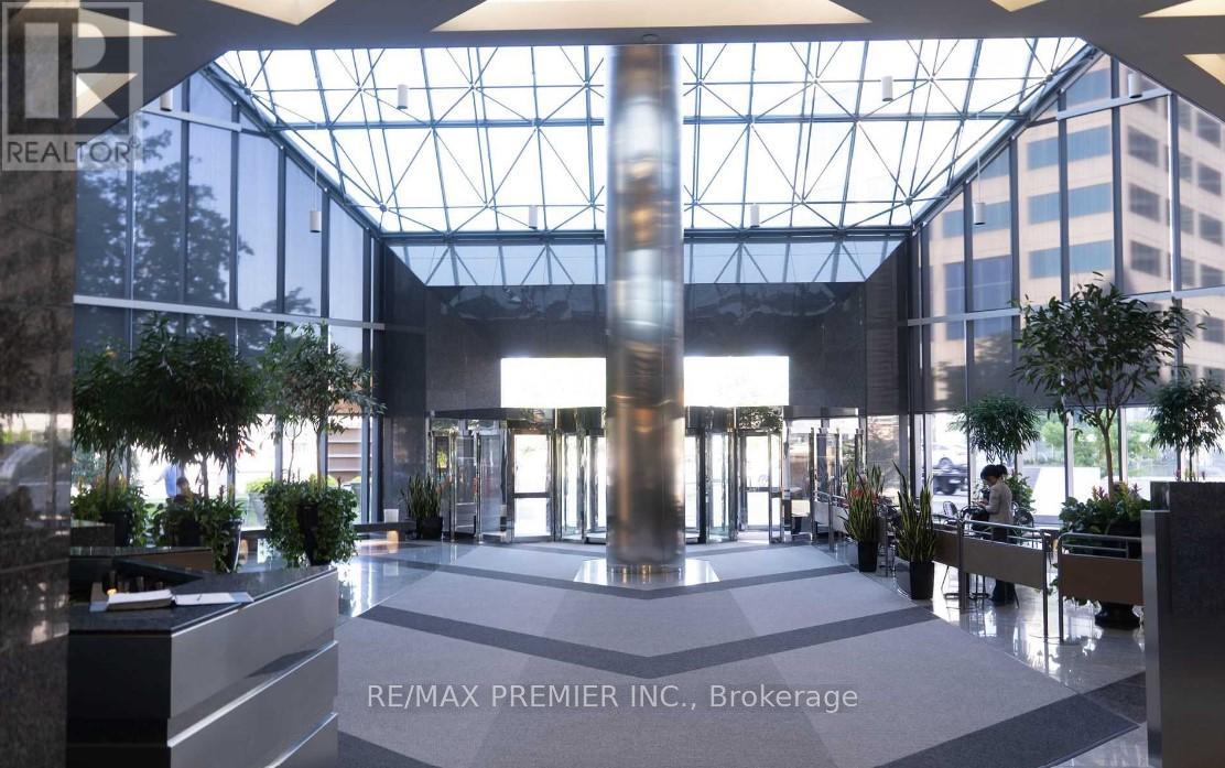 300-29 - 25 Sheppard Avenue W Property Photo 3