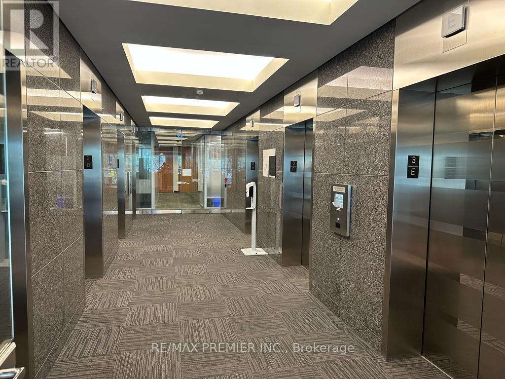 300-29 - 25 Sheppard Avenue W Property Photo 4