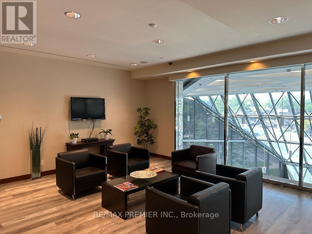 300-29 - 25 Sheppard Avenue W Property Photo 6