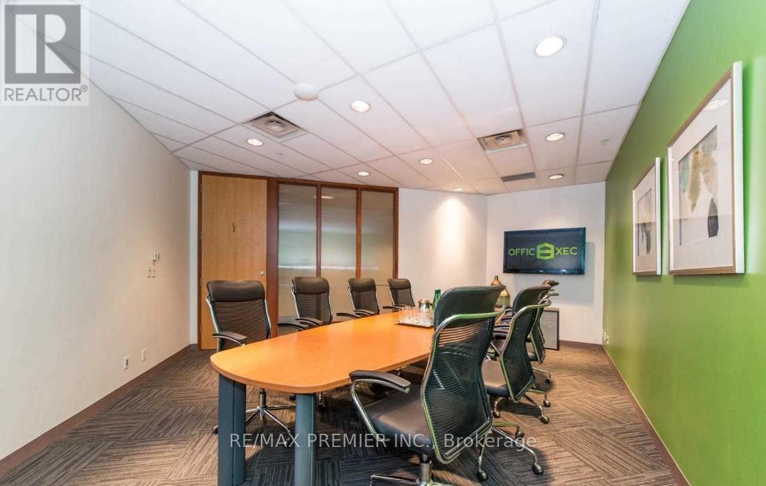 300-29 - 25 Sheppard Avenue W Property Photo 8