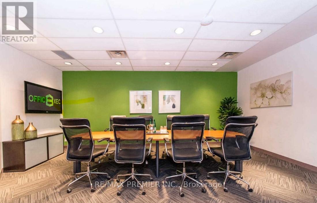 300-29 - 25 Sheppard Avenue W Property Photo 9