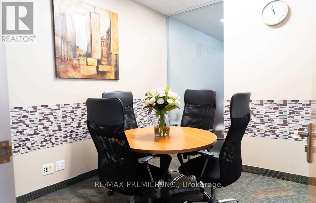 300-29 - 25 Sheppard Avenue W Property Photo 10