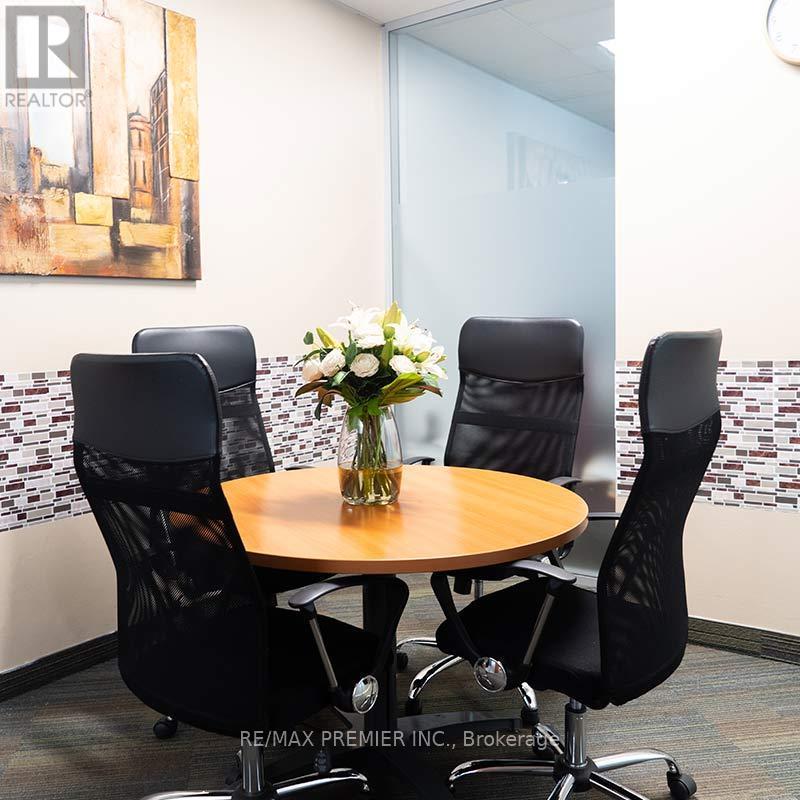 300-29 - 25 Sheppard Avenue W Property Photo 11