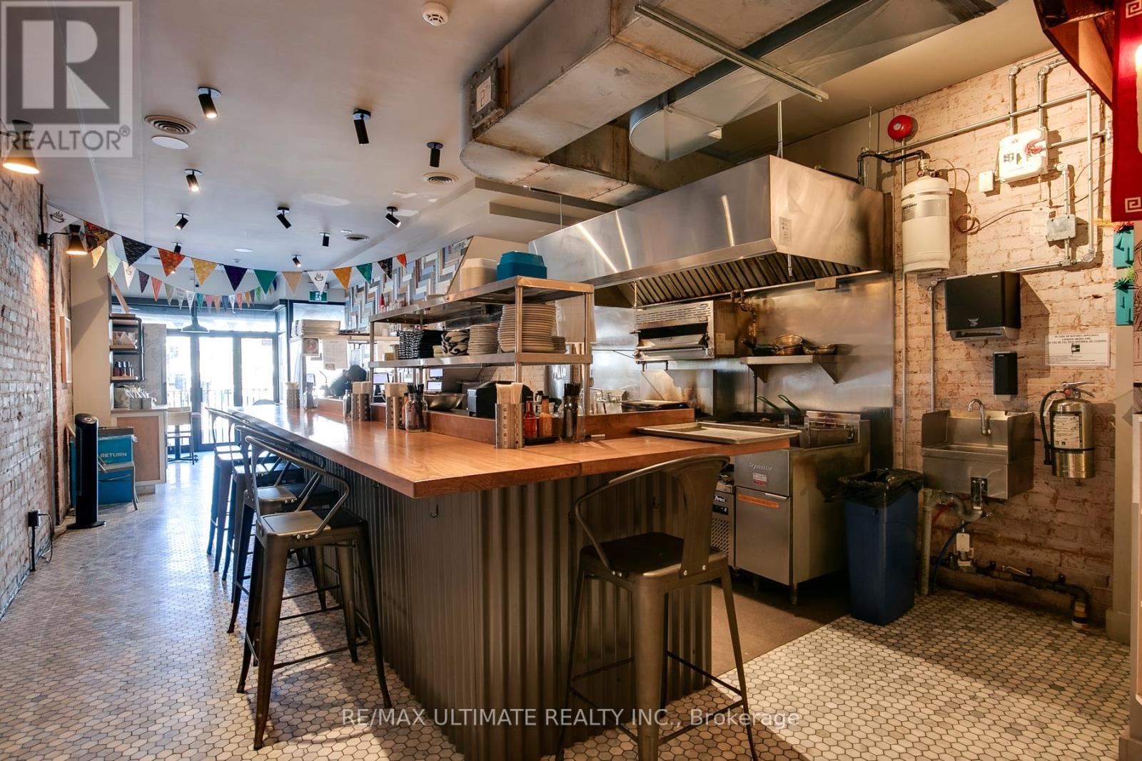 217 Ossington Avenue Property Photo 4